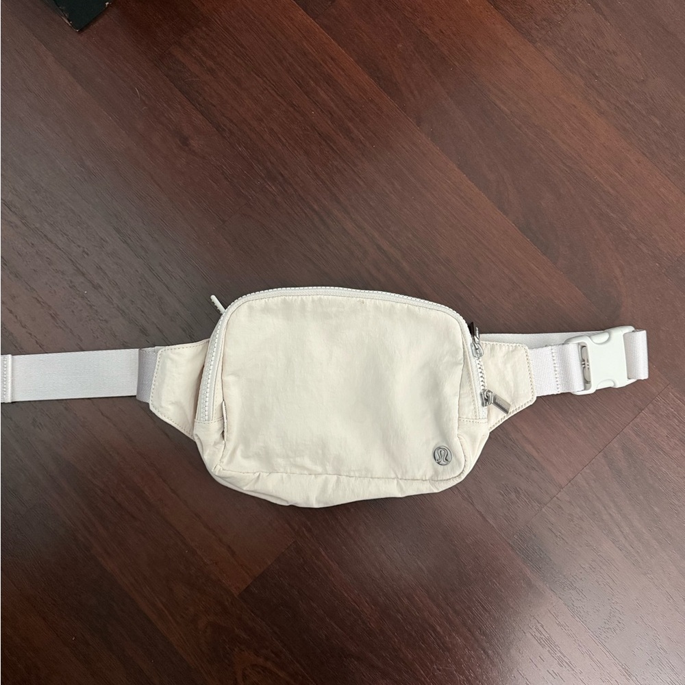 Lululemon Everywhere Belt Bag
